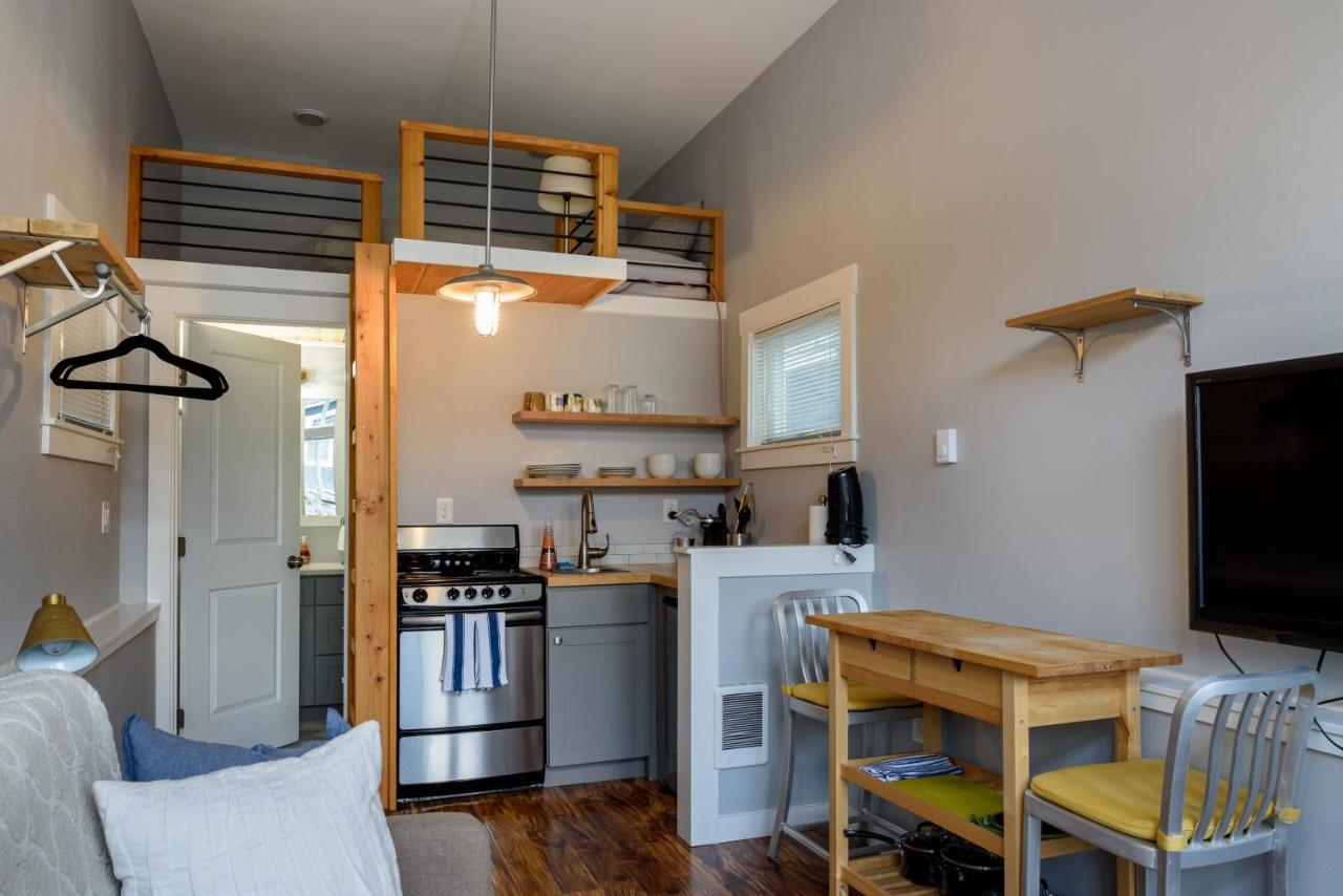 Tiny House By Kabino Mini Modern Tiny Home Heart Of Green Lake Pet Friendly Wifi Loft Up Ladder Plus Sleeper Sofa Seattle Esterno foto