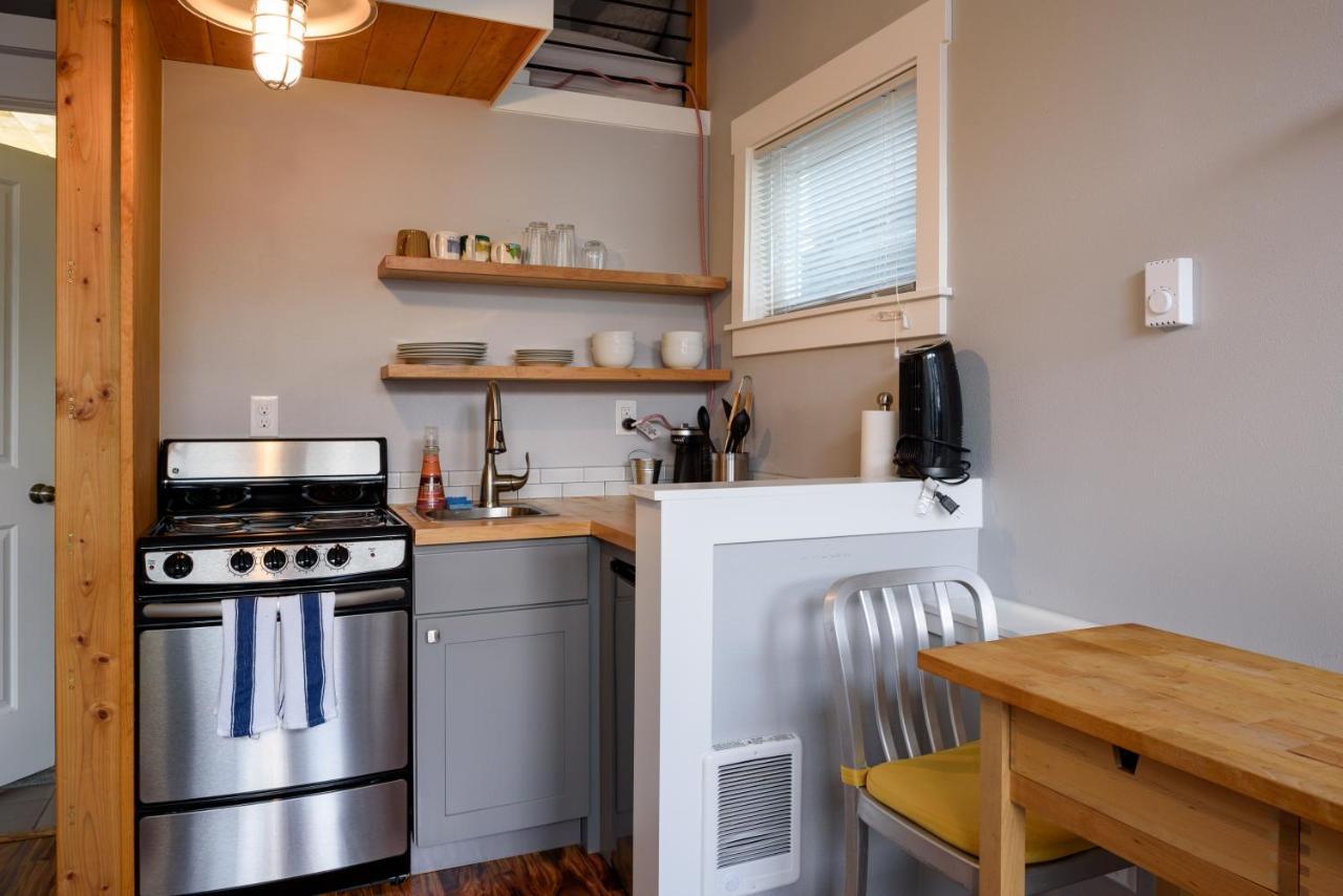 Tiny House By Kabino Mini Modern Tiny Home Heart Of Green Lake Pet Friendly Wifi Loft Up Ladder Plus Sleeper Sofa Seattle Esterno foto