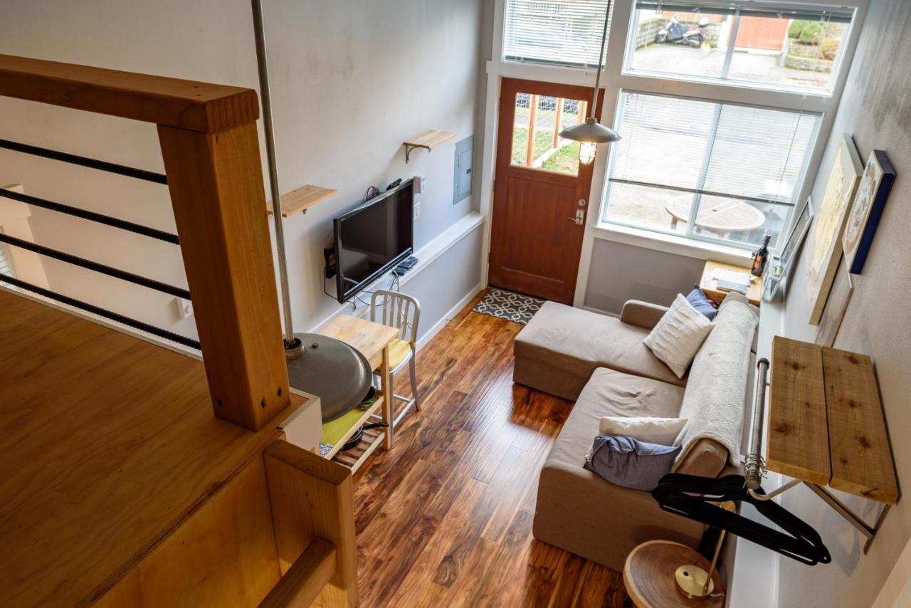 Tiny House By Kabino Mini Modern Tiny Home Heart Of Green Lake Pet Friendly Wifi Loft Up Ladder Plus Sleeper Sofa Seattle Esterno foto